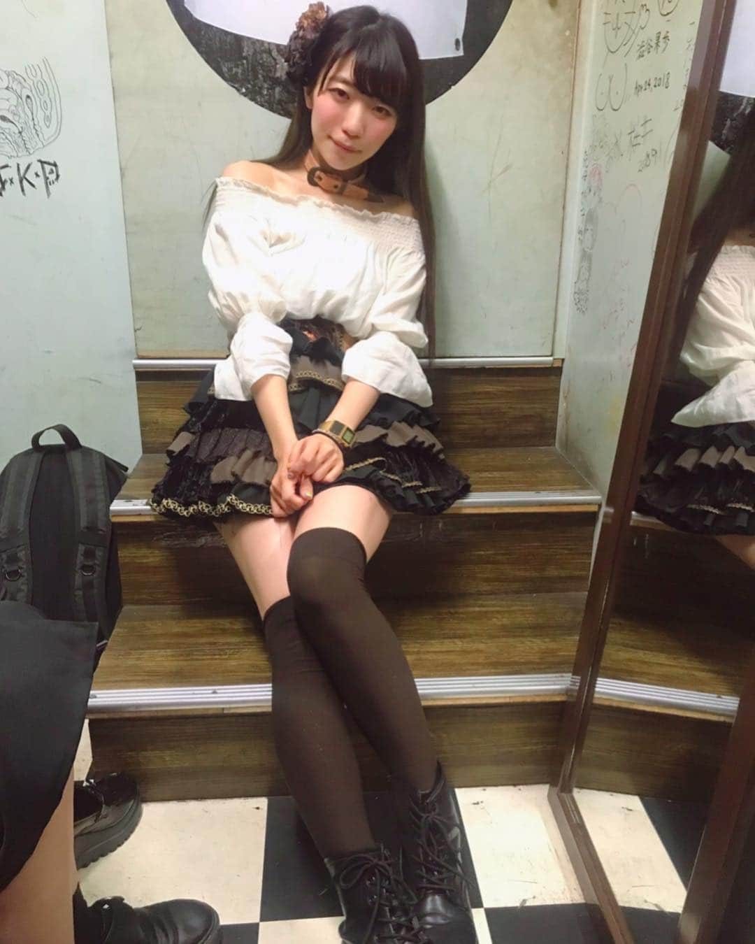 ぱいぱいでか美のインスタグラム：「年始にアポカリ新年会で衣装交換したときの！ 載せそびれてた！みあらの衣装着たんだよ〜 ꙳ #APOKALIPPPS #衣装交換 #ぱいぱいでか美 #仲瀬みあら #まけんグミフェス ꙳ 明日っていうか日付超えて今日は APOKALIPPPSでまけんグミフェス！ 新木場コーストです♡ いつもお世話になってるまけんグミイベントにまた出れて嬉しい！ 先日のライブはみあらがお休みだったけど 明日はフルメンバー！がんばるぞ〜！」
