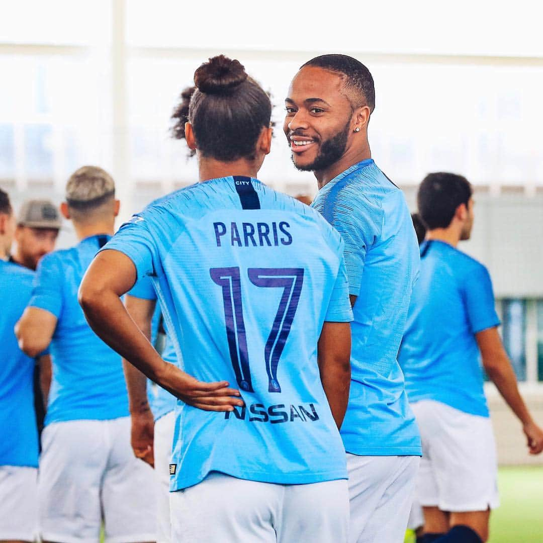 マンチェスター・シティFCさんのインスタグラム写真 - (マンチェスター・シティFCInstagram)「We Won It Together 🏆 . We Celebrate Together 🏆 . 🔵 #mancity」3月21日 0時09分 - mancity