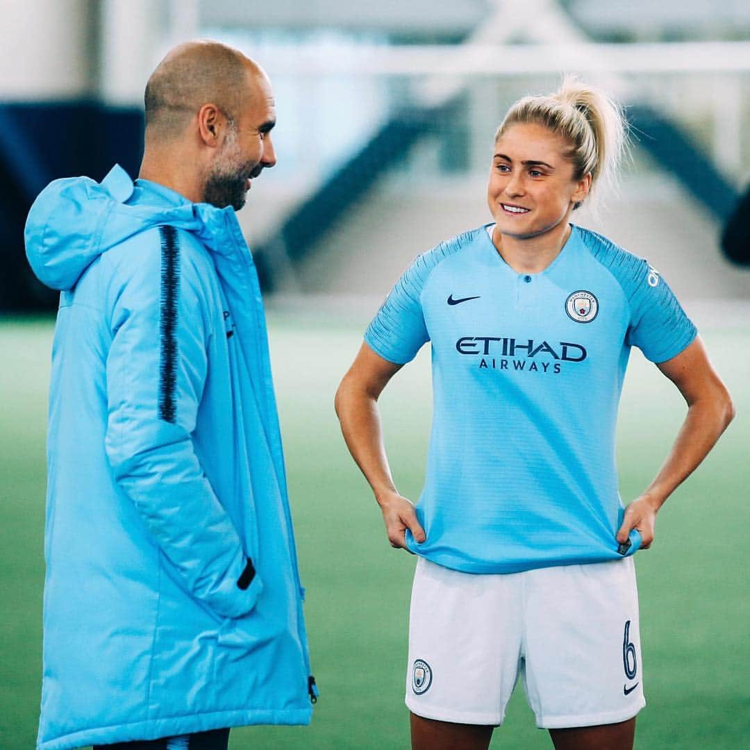 マンチェスター・シティFCさんのインスタグラム写真 - (マンチェスター・シティFCInstagram)「We Won It Together 🏆 . We Celebrate Together 🏆 . 🔵 #mancity」3月21日 0時09分 - mancity