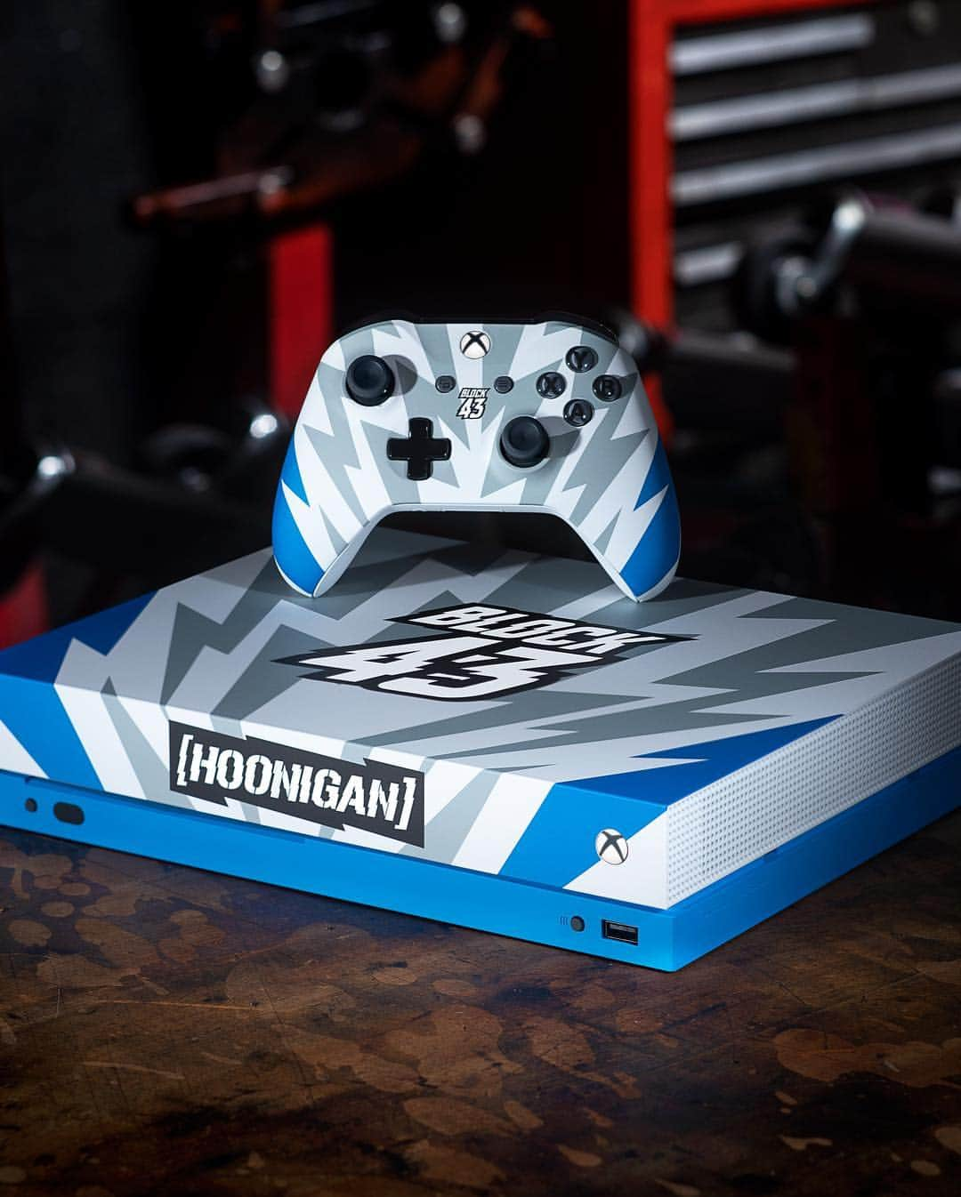 ケン・ブロックさんのインスタグラム写真 - (ケン・ブロックInstagram)「The liveries designed by @deathspray specially for each vehicle in GymkhanaTEN turned out so killer that we went ahead and made five custom GymkhanaTEN @xbox One X consoles with our friends at Microsoft in matching trim. Plus, I signed each one myself. But you can’t buy these though; you can only win them!  To enter to win you need to do these three things:  1. Regram this post to your Instagram Feed with your favorite moment from GymkhanaTEN and these full instructions in the text. 2. Link to the GymkhanaTEN YouTube video in your bio:  https://youtu.be/m_KBvP0_8Tc 3. Tag @Xbox, @kblock43 and #GymkhanaTENXboxGiveaway  We'll pick our favorite five this weekend!」3月21日 0時10分 - kblock43