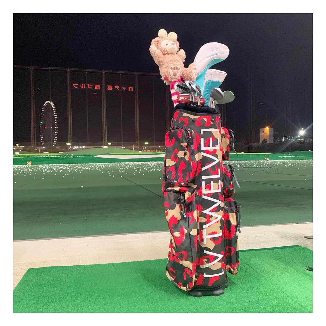 筒井萌子のインスタグラム：「* おにゅーの @v12golf_official さんのキャディーバッグ⛳️ 可愛くてお気に入り💕着せ替えが出来るんだよ🦁⭐️ ファッション感覚でキャディーバッグをコーディネート 出来るなんてゴルフがより楽しくなる⛳️ 明日はこの子のラウンドデビュー♪♪ ・ #筒井萌子 #女優 #actress #モデル #model #岡山  #shooting #instagood #instalike #converse #撮影 #followme #instalike #ブリヂストンゴルフ #tommyjeans #dhoric #snidel #lee #ゴルフ #ゴルフ女子 #ゴルフコーデ #골프 #좋아요반사 #좋아요그램 #좋아요환영 #데일리그램 #패션 #오오티디 #카페 #카페」