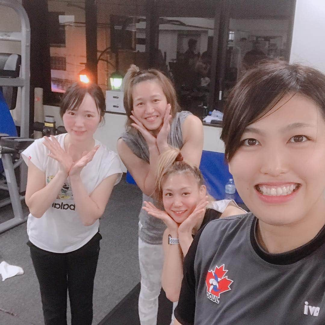 渡辺華奈さんのインスタグラム写真 - (渡辺華奈Instagram)「女子会とはこの事！！！ 女性率が高いとなんだか楽しい^_^ 2枚目は三十路ーズ！ みんな尊敬するアスリート💪 . . . #女子トレ #トレーニング #土居トレ #柔道#総合格闘技#居合道 #筋肉女子 #戦う女子 #女子アスリート #戦闘力高め #スカイライブR #三十路」3月21日 0時21分 - kana_0821