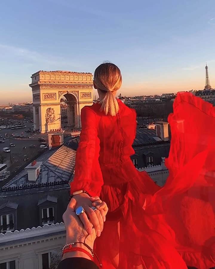 Murad Osmannのインスタグラム：「#Followmeto Paris with @natalyosmann . Name a movie or a song that you would associate Paris with? ❍❍ #следуйзамной в Париж. Назовите один фильм или песню, которая ассоциируется у вас с Парижем?」