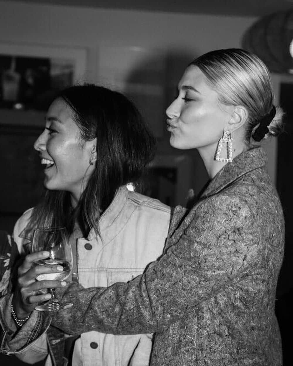 ロキシーさんのインスタグラム写真 - (ロキシーInstagram)「We celebrated the beautiful friendship of @keliamoniz and @haileybieber in Malibu last night as the official launch of their #ROXYxSister Collection. Tap the link in our bio to explore the full range. Swipe 👉 for a few of our favorite moments and check our stories for more!」3月21日 0時24分 - roxy