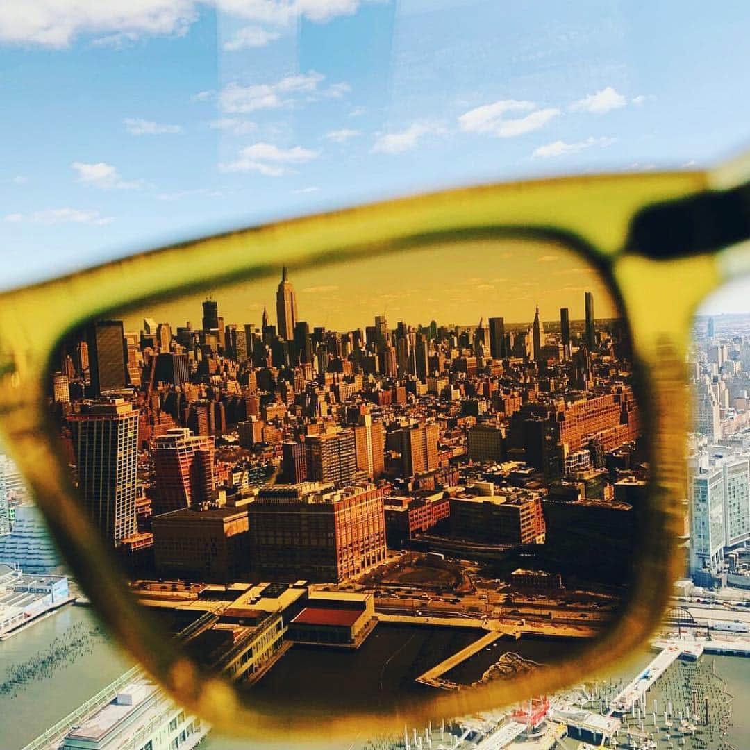 オリバーピープルズさんのインスタグラム写真 - (オリバーピープルズInstagram)「Seeing New York City through the lens of @jimmyfallon's Oliver. #OurPeoples」3月21日 0時26分 - oliverpeoples