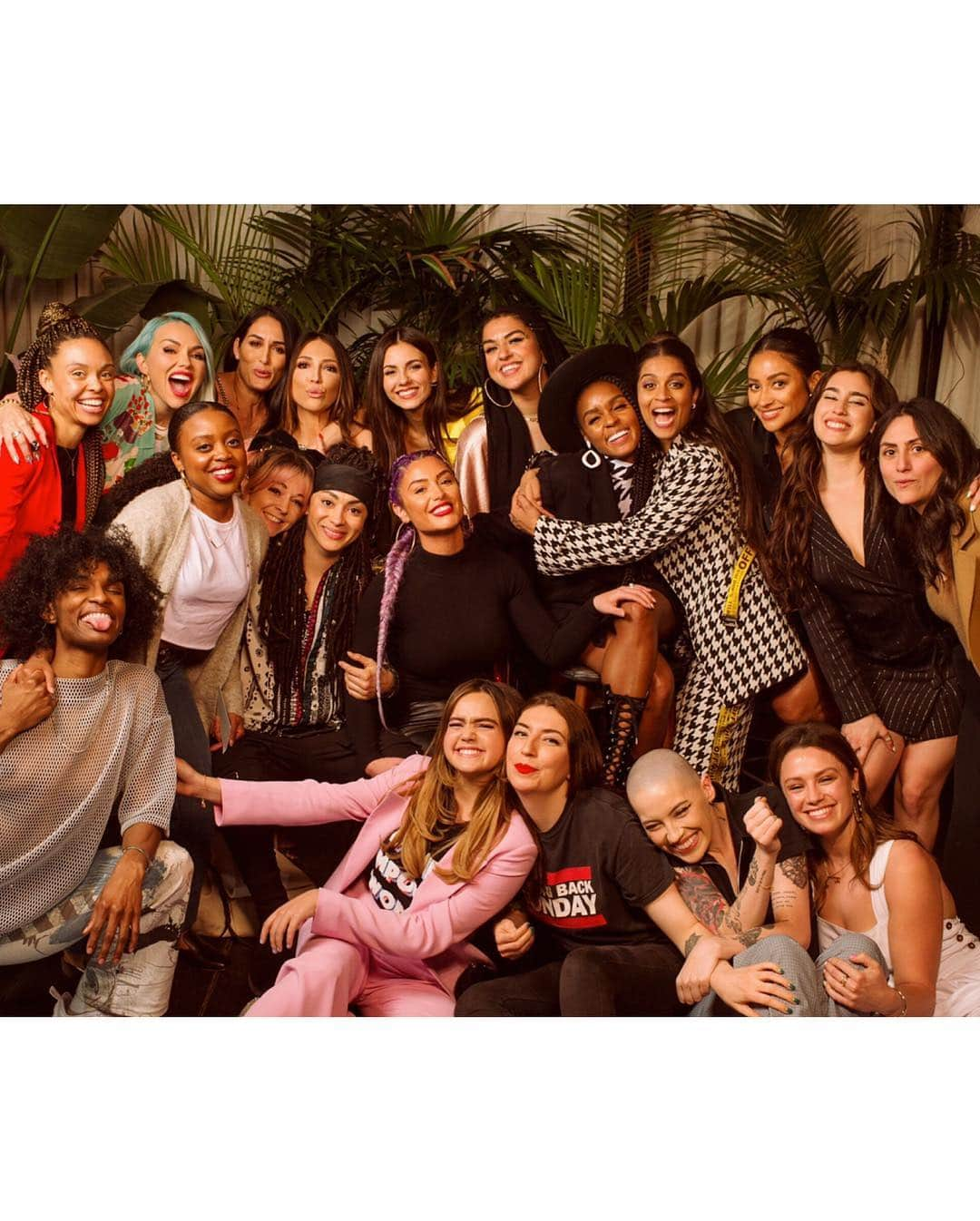 ヴィクトリア・ジャスティスさんのインスタグラム写真 - (ヴィクトリア・ジャスティスInstagram)「So much #GirlLove the other night! Thank you @iisuperwomanii for bringing such an awesome group of women together. P.S. I can’t wait to see you kill the talk show game like the boss that you are! Congrats lady, you’re the awesomest ! 😜🙌🏼❤️ @spreadgirllove 📷: @g.banga」3月21日 0時31分 - victoriajustice