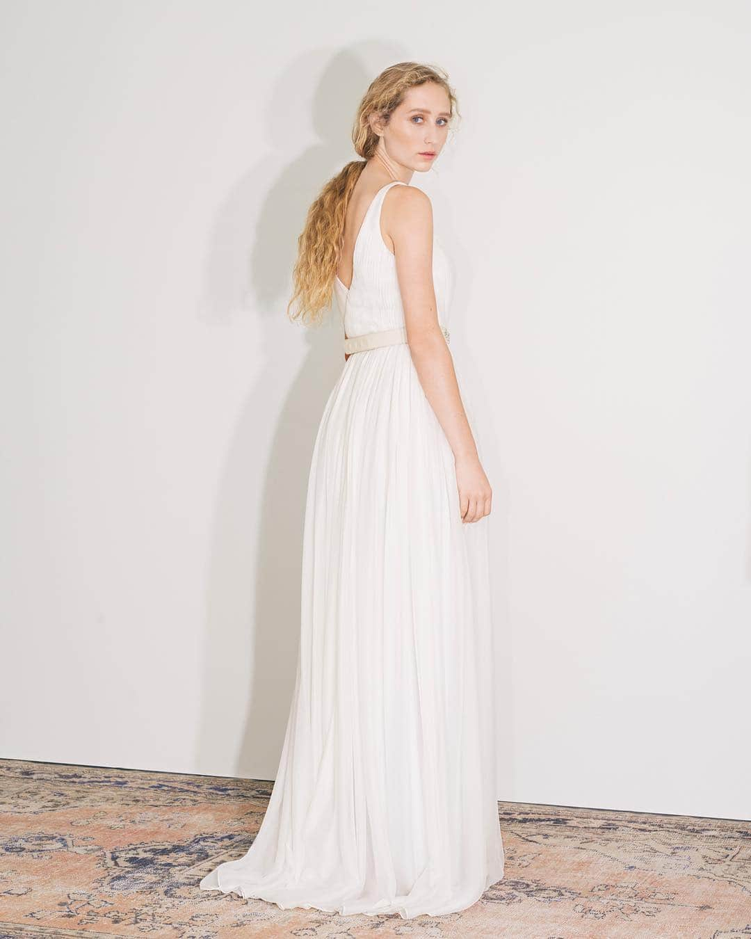 ステラ・マッカートニーさんのインスタグラム写真 - (ステラ・マッカートニーInstagram)「Hand-beaded in Italy, the Jade gown from the "Made with Love" collection is a youthful bridal silhouette with a touch of romance. ⁣ ⁣ Contact your local store or visit our website to arrange a fitting.⁣ ⁣ #StellaMcCartney #StellasWorld #StellaBridal #MadeWithLove」3月21日 0時47分 - stellamccartney