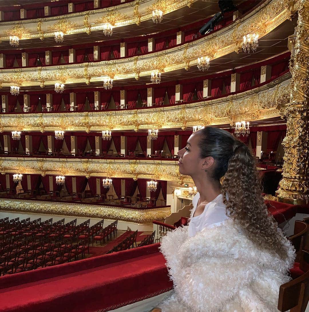 レオナ・ルイスのインスタグラム：「How I love the Opera ✨🎼」