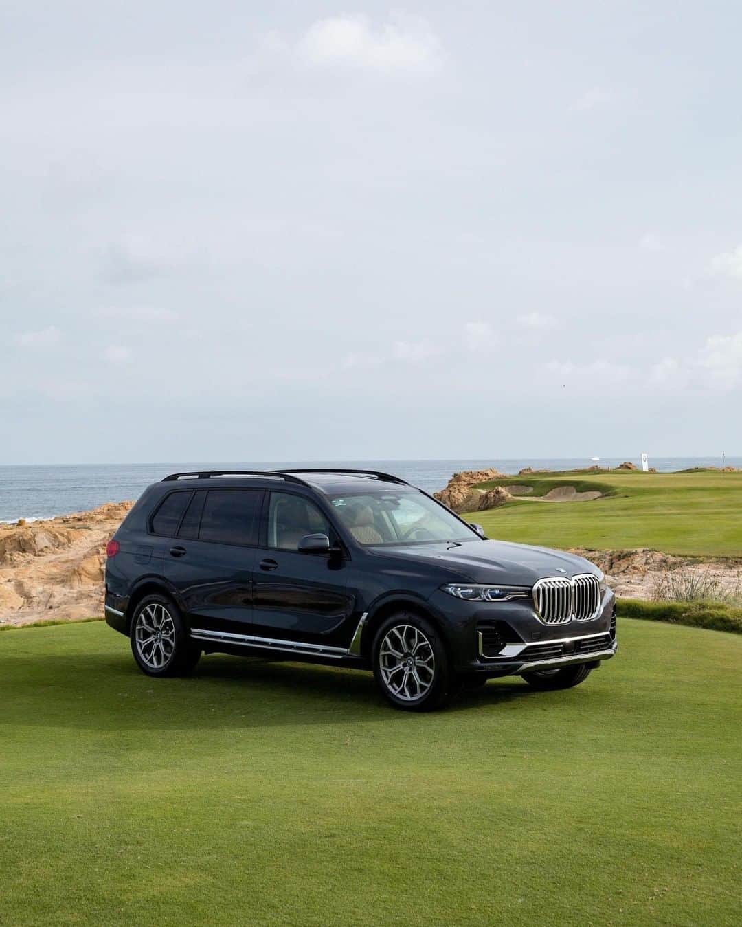 BMWさんのインスタグラム写真 - (BMWInstagram)「Looks majestic when it is still. Impressive when it is on the move. Meet THE X7 at the BMW Golf Cup International in Los Cabos. #THEX7 #BMW #X7 @bmw_golfsport」3月21日 1時00分 - bmw