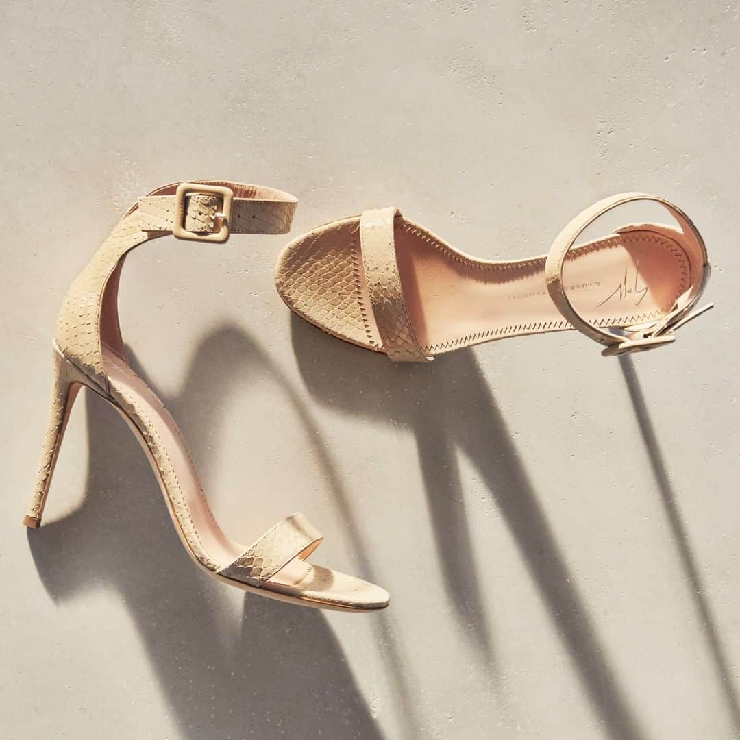 Giuseppe Zanotti Designさんのインスタグラム写真 - (Giuseppe Zanotti DesignInstagram)「Neutral ground never looked so enticing. In creamy ivory, the NEYLA. #GiuseppeZanotti #GZSS19」3月21日 1時00分 - giuseppezanotti