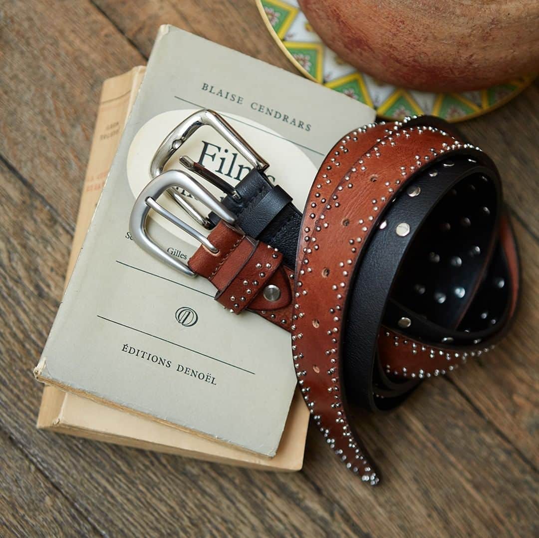 クーカイのインスタグラム：「Une touche de cuir… Retrouvez nos ceintures sur le site ! . . . #kookaiette #fashion #outfit #leather #accesories」