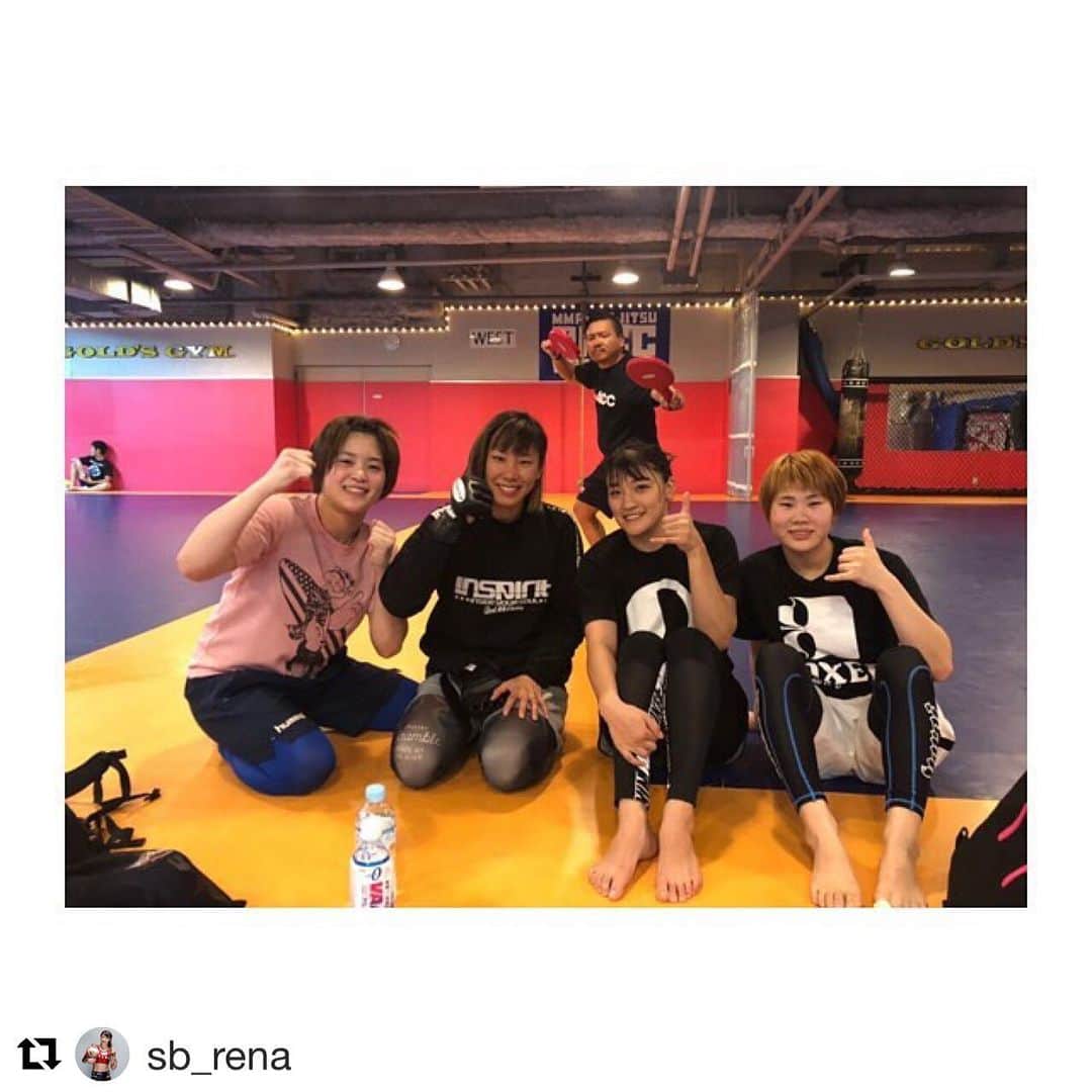 のインスタグラム：「AACC女子部☝🏻 #Repost @sb_rena with @get_repost ・・・ ‪めぐさん、ミキ、おとは‬ ‪続いてた試合は全勝で終わって👏🏻✨‬ ‪今週末はめぐさんの試合！‬ ‪aacc女子部いい雰囲気です🔥‬ ‪私もみんなに負けないように‬ ‪試合ができるように頑張ります‼️‬ ‪ありがとうございました🤼‍♀️❤️‬ ‪#aacc‬ ‪#mma‬ ‪#training‬」