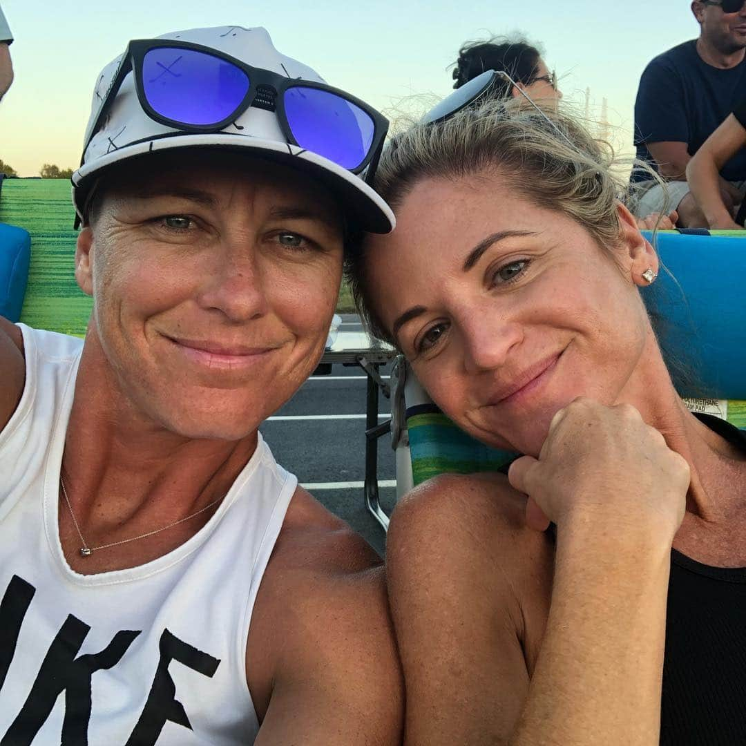 アビー・ワンバックさんのインスタグラム写真 - (アビー・ワンバックInstagram)「Today is your birthday @glennondoyle and I couldn’t be more excited to do this life with you. I can’t believe how blessed our life is and I know that your light and hard work brings us all the joy we have.  I feel like the luckiest person alive because of you. You are good. You are a fabulous mother. You are someone I look to every single day that makes me want to be my best self. Your brilliance at life has awed me and makes me know that we can do hard things again and again. Mostly I just hope you have a wonderful day, knowing the people you love are content. The people you love are better and more full. Thank you for showing me what real love is.  Happy birthday Glennon. I love you.」3月21日 1時01分 - abbywambach