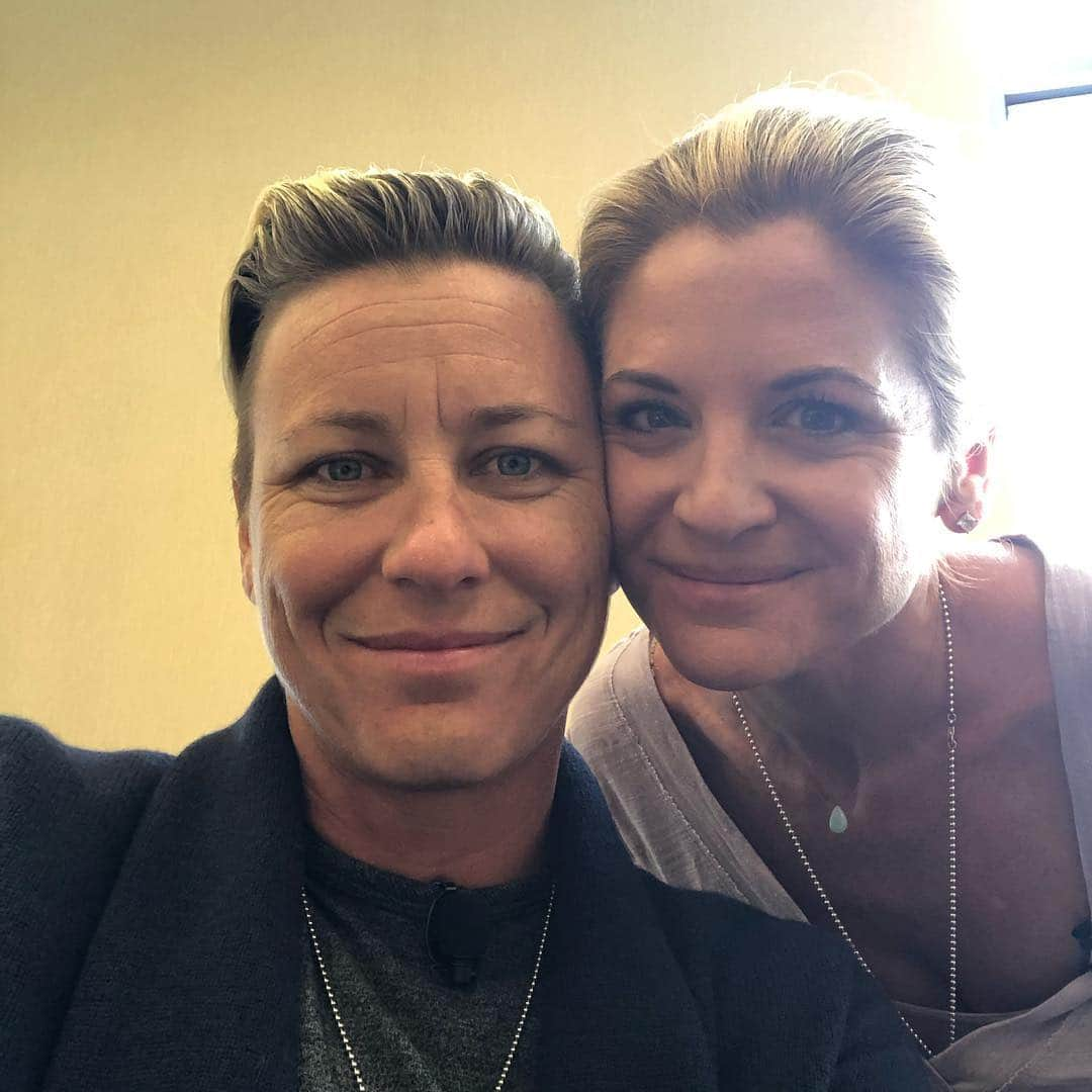 アビー・ワンバックさんのインスタグラム写真 - (アビー・ワンバックInstagram)「Today is your birthday @glennondoyle and I couldn’t be more excited to do this life with you. I can’t believe how blessed our life is and I know that your light and hard work brings us all the joy we have.  I feel like the luckiest person alive because of you. You are good. You are a fabulous mother. You are someone I look to every single day that makes me want to be my best self. Your brilliance at life has awed me and makes me know that we can do hard things again and again. Mostly I just hope you have a wonderful day, knowing the people you love are content. The people you love are better and more full. Thank you for showing me what real love is.  Happy birthday Glennon. I love you.」3月21日 1時01分 - abbywambach