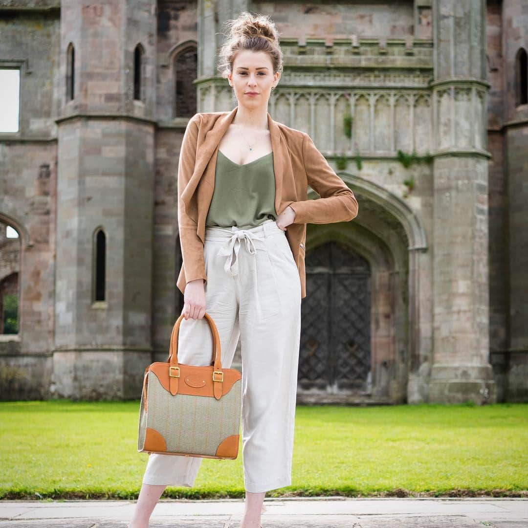 のインスタグラム：「#british made Joanna #totebag in Border #tweed now available for #mothersday use offer code MUM19 at checkout for 10% #handcrafted #madeinengland #bag #bags #womensfashion #fashionblogger」