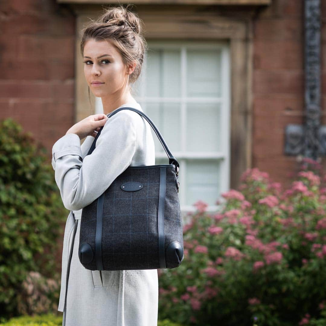 のインスタグラム：「#british made Ellen #totebag in Border #tweed available now for #mothersday use offer code MUM19 at checkout for 10% #handcrafted #madeinengland #bags #bag #tote #womensfashion #fashionblogger」