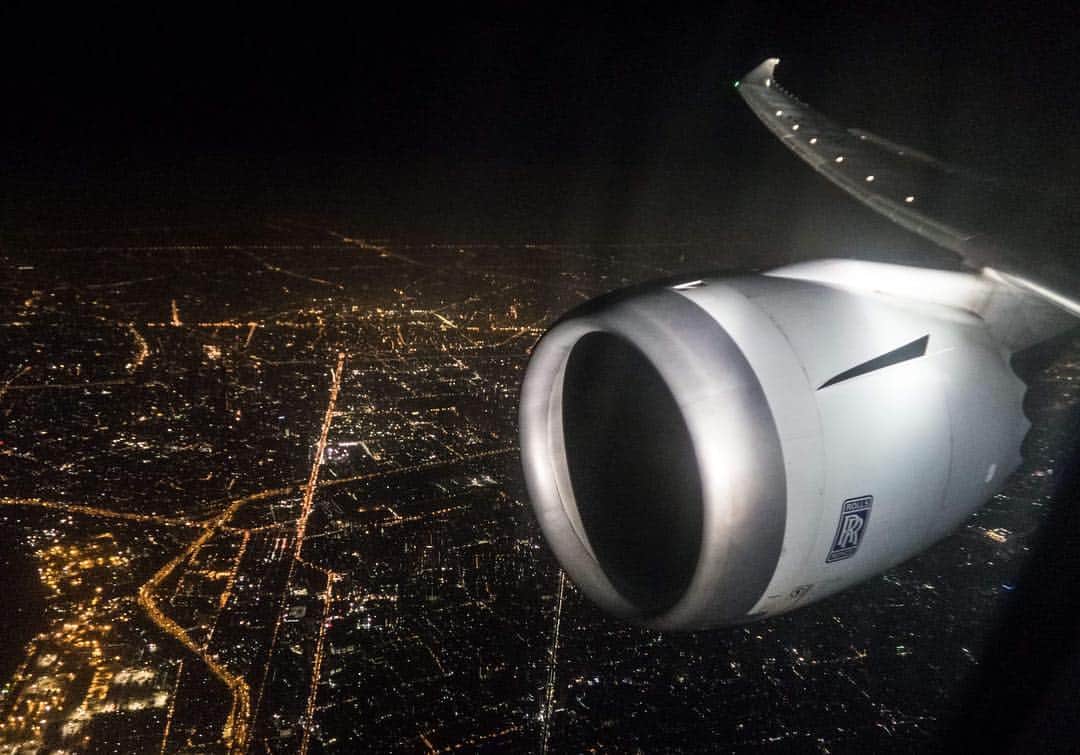 のインスタグラム：「Even if you have to look down, there are still lights shining the way for you. So keep moving forward and never give up. . Photo Credit: @simply_aviation . #ThaiAirways #THAIB787 #Boeing787 #B787 #Engine #AirplaneWing」