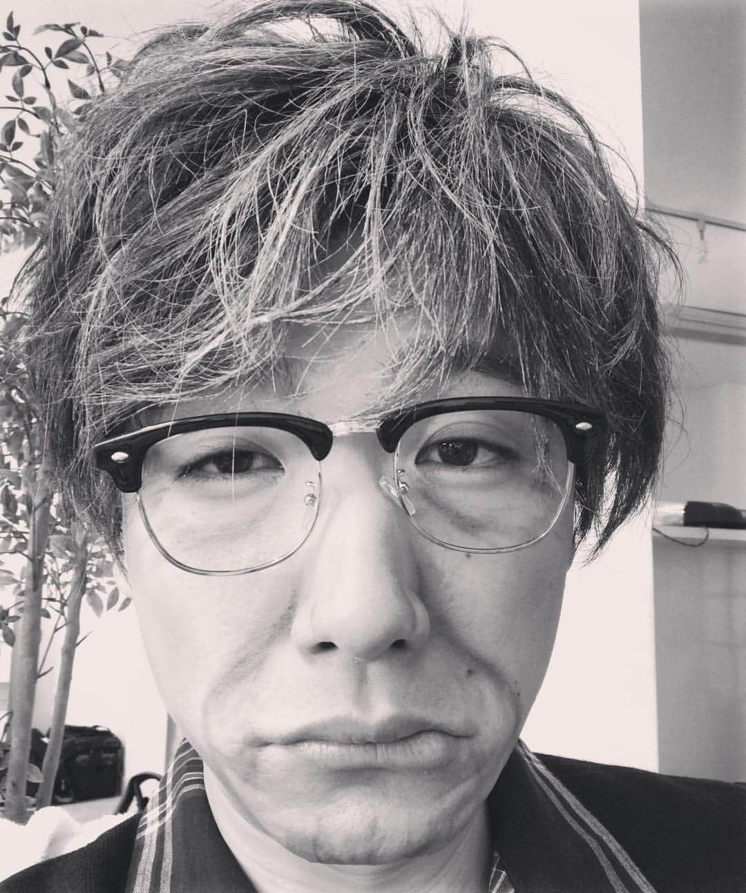 有馬芳彦のインスタグラム：「またイメチェンしました。  #メイクと顔筋 #ギャグ」