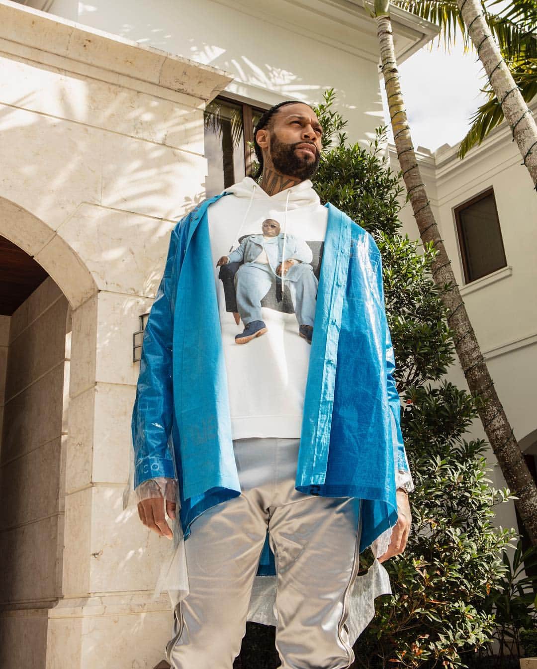 Miami HEATさんのインスタグラム写真 - (Miami HEATInstagram)「@james16johnson_ has turned himself into a Miami Style Icon with his unique eye for fashion!  Visit the link in our bio to see JJ talk his fav trends in the latest edition of @oceandrivemag. [📸 @riocam]」3月21日 1時19分 - miamiheat