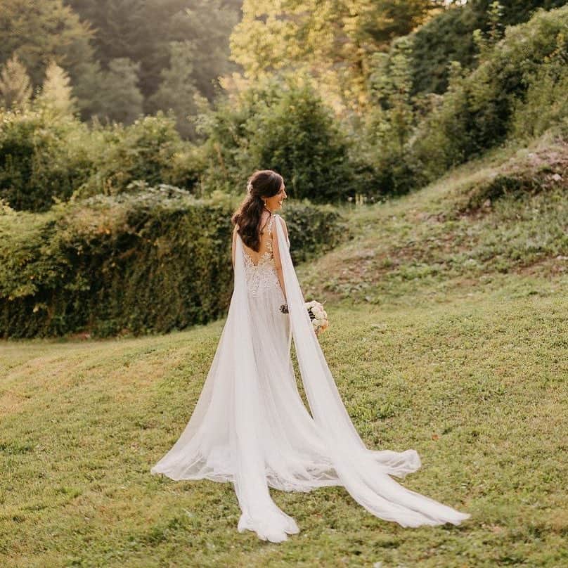 Pronoviasさんのインスタグラム写真 - (PronoviasInstagram)「We love making our brides happy... not only on #InternationalHappinessDay but every single day of the year! (Featured: Nepal Dress) #PronoviasStylishBride」3月21日 1時19分 - pronovias