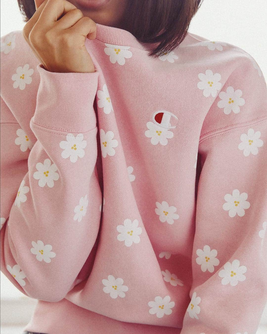 Urban Outfittersさんのインスタグラム写真 - (Urban OutfittersInstagram)「Good news: all of your "florals for spring? groundbreaking" captions are actually, finally relevant. Yay! #UOonYou #UOExclusives」3月21日 1時20分 - urbanoutfitters