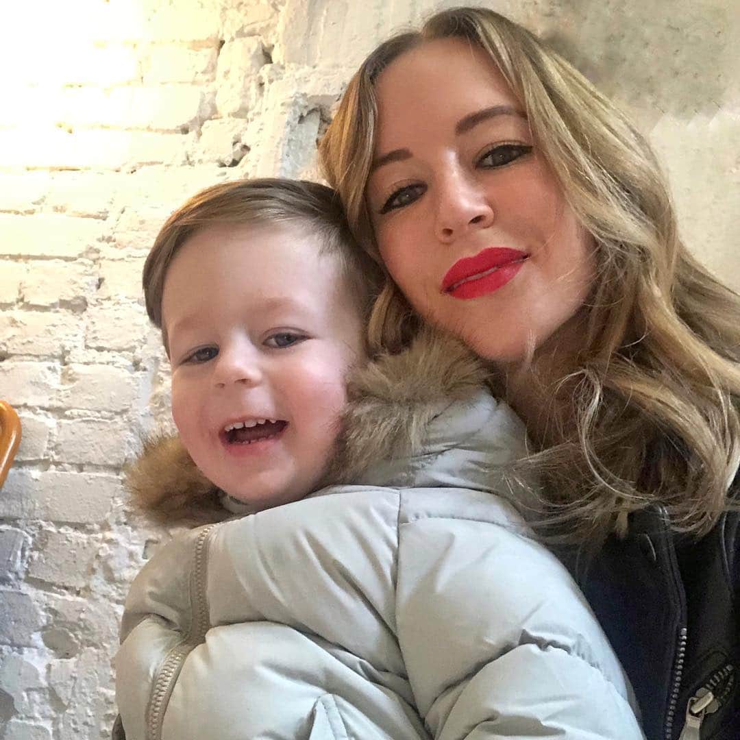 Helena Glazer Hodneさんのインスタグラム写真 - (Helena Glazer HodneInstagram)「In complete denial that this one will be three in a little over a month😳😭! He's a complete sweetheart (most of the time) randomly saying things like "I love you, mommy!" I swear, sometime I feel like I have a 5 year old. He's such an old little soul, randomly asking Alexa to play jazz music (which he may have picked up from me, but still.....) 🤷‍♀️ I know every age has it's ups and downs, but for those with older kiddos, did you have a favorite and least favorite age/stage? In all honesty, I did not find the terrible twos terrible at all, but I could see the little 'tude coming through as he's about to embark on being a threenager😼. So many opinions, so many more moments of manipulation, but equally, so much more love. #almostthree #toddlermom #tbt」3月21日 1時30分 - brooklynblonde1