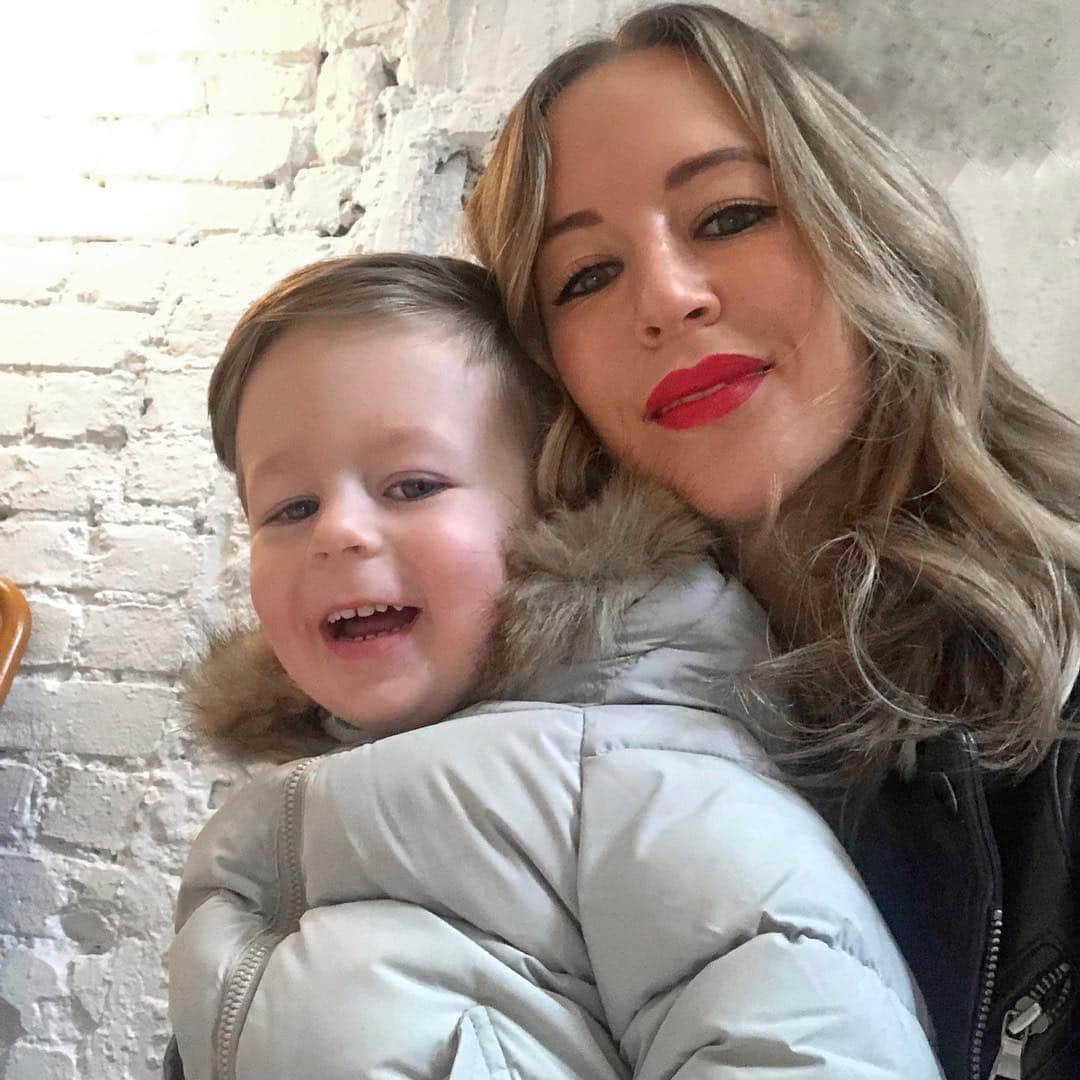 Helena Glazer Hodneさんのインスタグラム写真 - (Helena Glazer HodneInstagram)「In complete denial that this one will be three in a little over a month😳😭! He's a complete sweetheart (most of the time) randomly saying things like "I love you, mommy!" I swear, sometime I feel like I have a 5 year old. He's such an old little soul, randomly asking Alexa to play jazz music (which he may have picked up from me, but still.....) 🤷‍♀️ I know every age has it's ups and downs, but for those with older kiddos, did you have a favorite and least favorite age/stage? In all honesty, I did not find the terrible twos terrible at all, but I could see the little 'tude coming through as he's about to embark on being a threenager😼. So many opinions, so many more moments of manipulation, but equally, so much more love. #almostthree #toddlermom #tbt」3月21日 1時30分 - brooklynblonde1