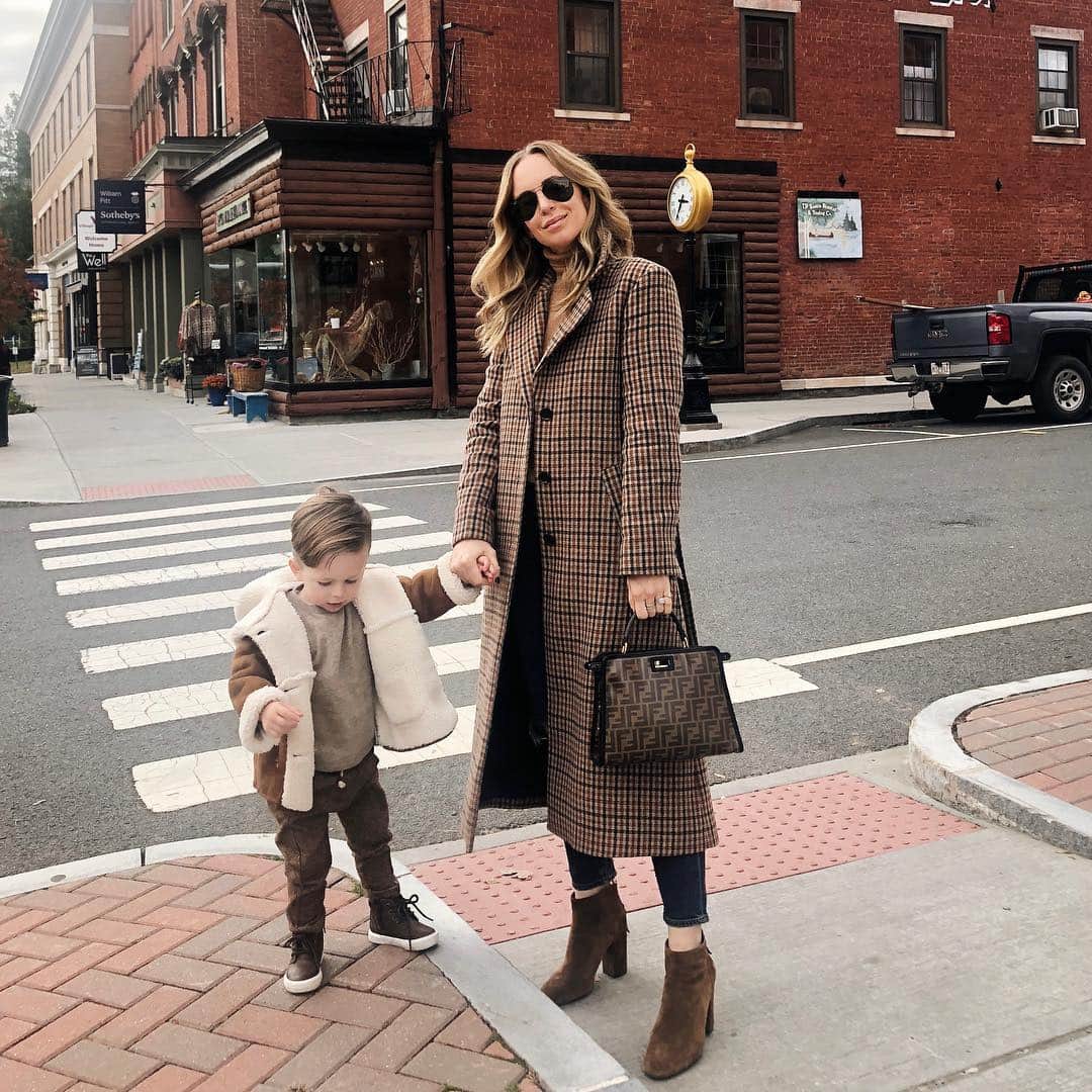 Helena Glazer Hodneさんのインスタグラム写真 - (Helena Glazer HodneInstagram)「In complete denial that this one will be three in a little over a month😳😭! He's a complete sweetheart (most of the time) randomly saying things like "I love you, mommy!" I swear, sometime I feel like I have a 5 year old. He's such an old little soul, randomly asking Alexa to play jazz music (which he may have picked up from me, but still.....) 🤷‍♀️ I know every age has it's ups and downs, but for those with older kiddos, did you have a favorite and least favorite age/stage? In all honesty, I did not find the terrible twos terrible at all, but I could see the little 'tude coming through as he's about to embark on being a threenager😼. So many opinions, so many more moments of manipulation, but equally, so much more love. #almostthree #toddlermom #tbt」3月21日 1時30分 - brooklynblonde1