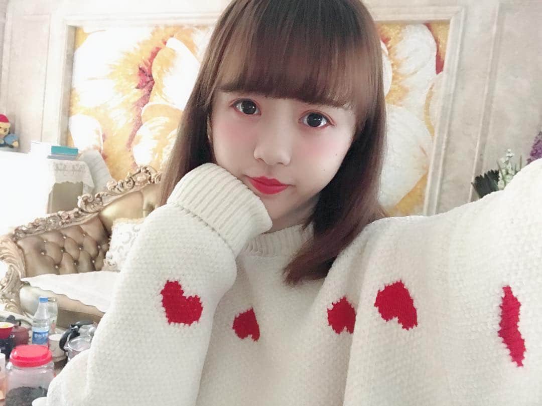 謝梦頔のインスタグラム：「中国に戻った〜 いっぱい美味しいものを食べたー🥺 幸せ〜 #中国 #武漢 #幸せ」