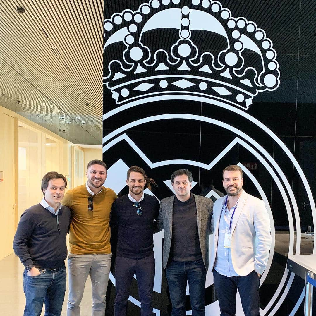 ギリェルメ・シケイラさんのインスタグラム写真 - (ギリェルメ・シケイラInstagram)「Nos recibió en el día de hoy el jefe de Scouting del @realmadrid @junicalafat . Gracias por recibirnos Juni. @youfirstsports」3月21日 1時46分 - guilhermesiqueira86