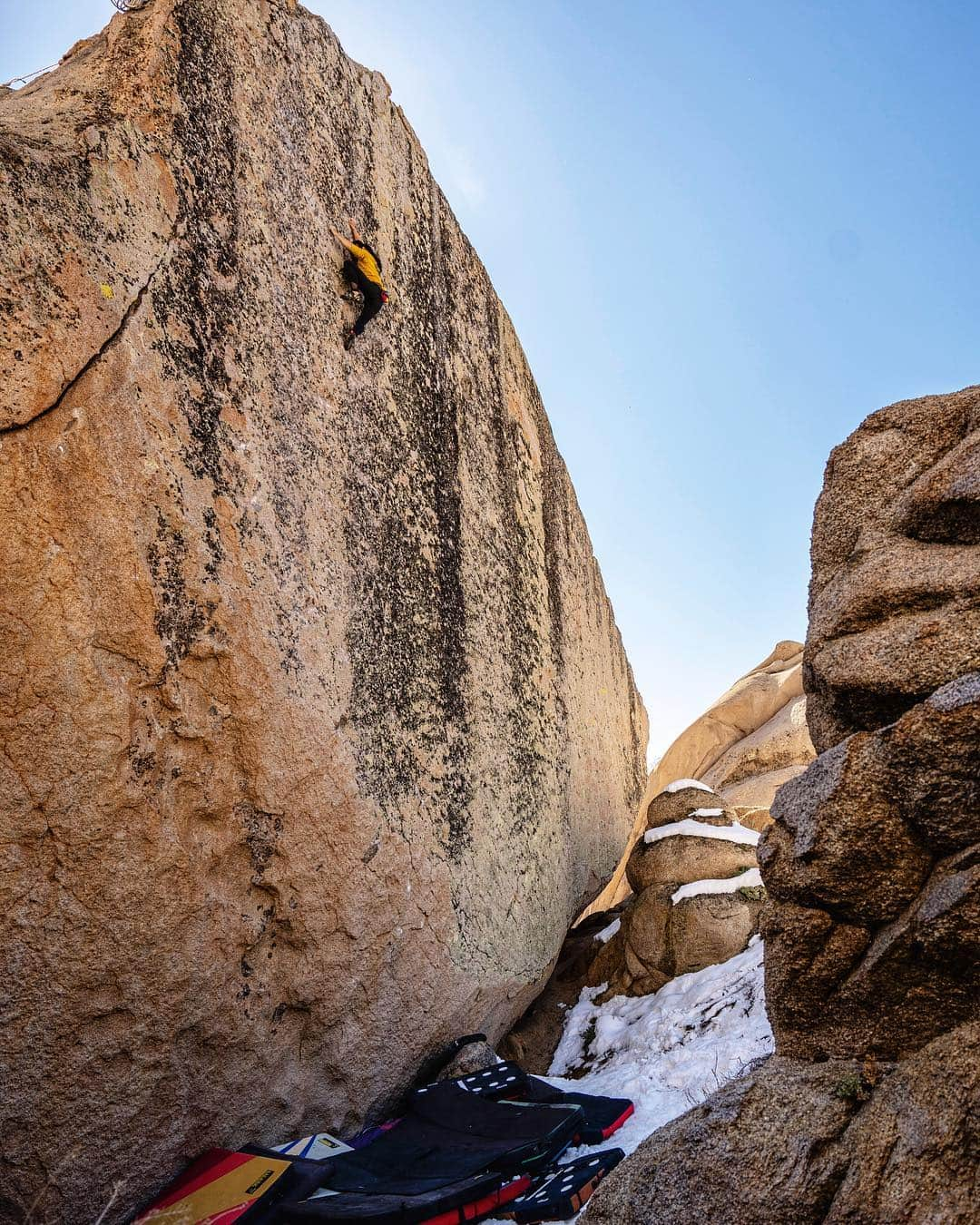 ニーナ・ウィリアムズさんのインスタグラム写真 - (ニーナ・ウィリアムズInstagram)「In 2012, @alexhonnold did the first ascent of a 50ft boulder in the Beehive area of the Buttermilks. @lonniekkauk did the second ascent in 2013 followed by @ethan_pringle and @_steven_roth in 2014, @fabi_buhl in 2017, and @rockninja_8a in 2018. Two days ago, on March 18th 2019, I climbed the lucky 7th ascent of Too Big To Flail (V10/5.13d). . I’m still processing the experience and will share a more complete story later. For now I am simply, joyously grateful. . @james_lucas, @oceangoingmonkey, and @simoore: you guys hiked out SO many pads and helped maintain the serene atmosphere I wanted for this climb. It wouldn’t have come together without your help. . To the Bishop locals who donated pads: @andyliu84, @hostelcaliforniabishop, @katielambert, @benjaminditto, and the Zoo. You guys rock. I thankfully didn’t end up needing them but they sure were nice 😜 . And shoutout to @climberchica for the belay on last years’ trip when all the beta fell into place. It was a highlight of this whole journey. . The endeavor of working and climbing Too Big really does take a village, and I appreciate everyone’s help from the bottom of my heart 💛🧡🖤 Thank you thank you thank you. . 📸 @oceangoingmonkey and @simoore 🙏🏻 #climbing #bouldering ?😂 #highball #payahuunadü #Buttermilks」3月21日 1時47分 - sheneenagins