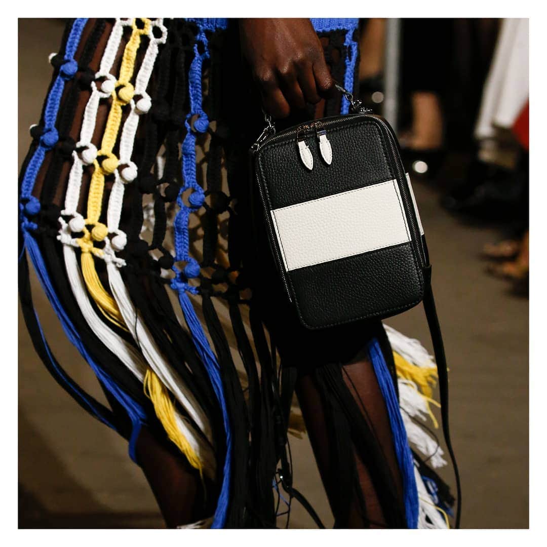 ソニアリキエルさんのインスタグラム写真 - (ソニアリキエルInstagram)「The new design goes bold with extra-large stripes !  #soniarykiel #parisian #bag #ss19 #paris #fashion」3月21日 1時50分 - soniarykiel