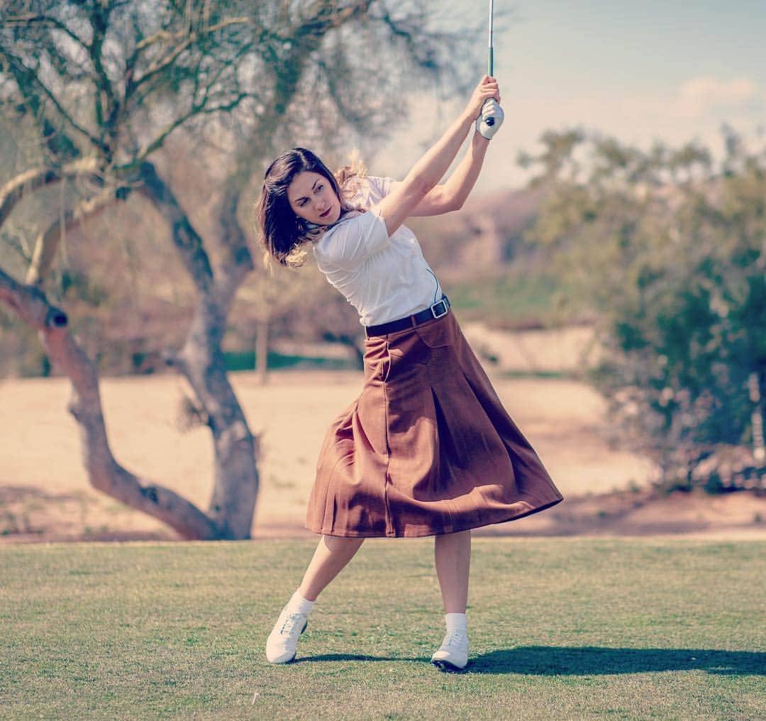 サンドラ・ガルさんのインスタグラム写真 - (サンドラ・ガルInstagram)「I did a super fun video shoot yesterday hitting shots in a 50s outfit and old persimmon clubs in front of the only 3 founders of the @LPGA_tour who are still alive today! I have to say that playing with my @callawaygolf clubs is SO much BETTER 😉 @lpgafounders #retro #throwback . . . 📸: @thejangal」3月21日 1時58分 - thesandragal