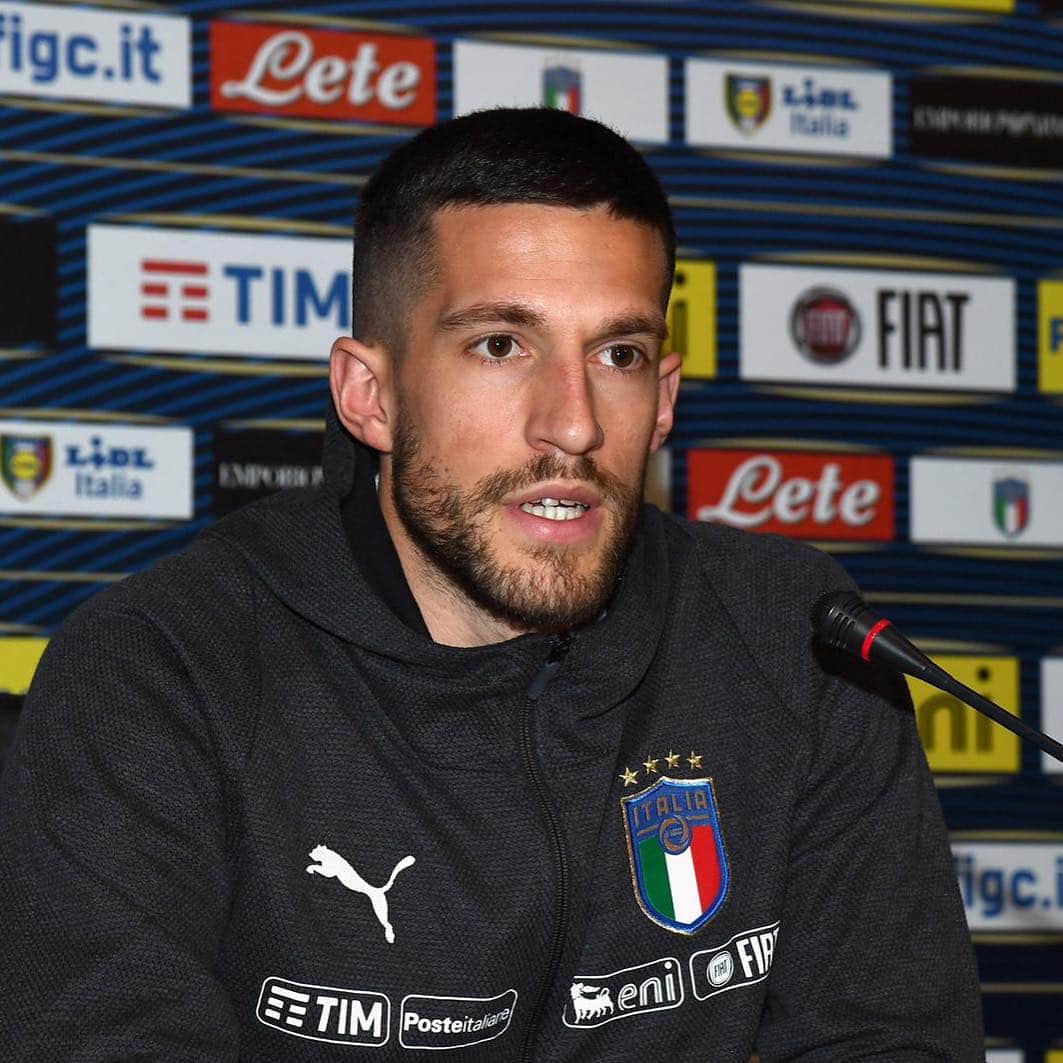 クリスティアーノ・ビラーギのインスタグラム：「Un anno e mezzo fa vivevo un altra vita, ma ci ho creduto sempre e adesso eccomi qua, ma non basta. Questa maglia va meritata ogni giorno🇮🇹 #azzurri #vivoazzurro #nazionale #italy」