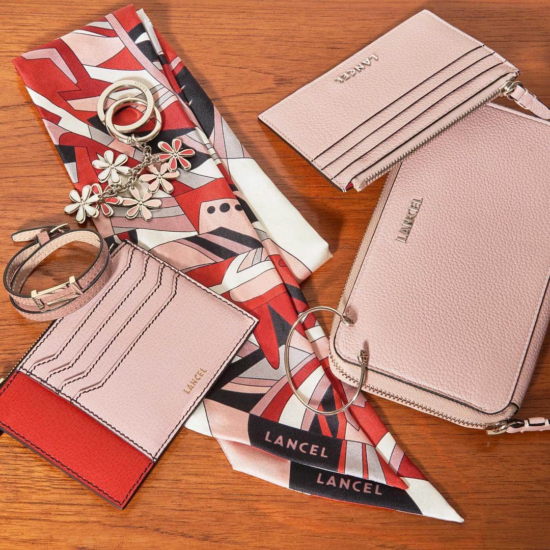 のインスタグラム：「Du rose, du rose et… du rose pour le printemps ! “Pink isn't just a color it's an Attitude too!” #LettrinesbyLancel #EnveloppebyLancel #accessories #Pink #Lancel」