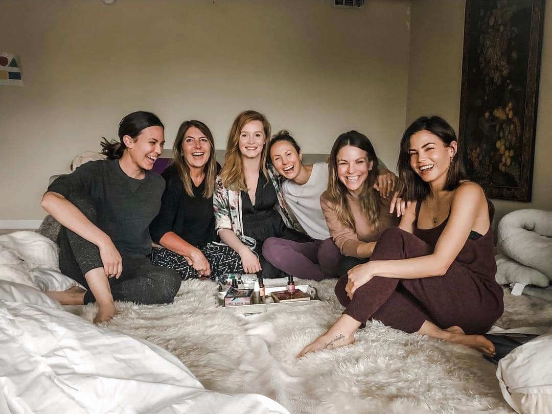 オデット・アナブルさんのインスタグラム写真 - (オデット・アナブルInstagram)「Girlfriends are the guide. This is my Trybe, and I can’t tell you guys how grateful I am for these women and this old school slumber party.❤️🌈」3月21日 2時20分 - odetteannable