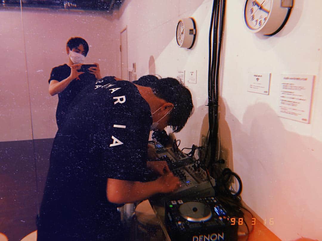 のインスタグラム：「レッスン中のDJシングルさん DJ single  #yoshimotozaka46 #dance #lesson #吉本坂46 #ダンス #レッスン」