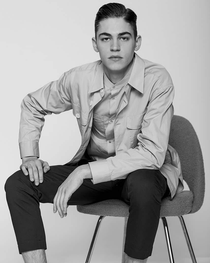 Just Jaredさんのインスタグラム写真 - (Just JaredInstagram)「@hero_ft looks so handsome in a photo from his shoot with @wwd. More photos on JustJared.com. #HeroFiennesTiffin Photo: Jenna Greene」3月21日 2時35分 - justjared