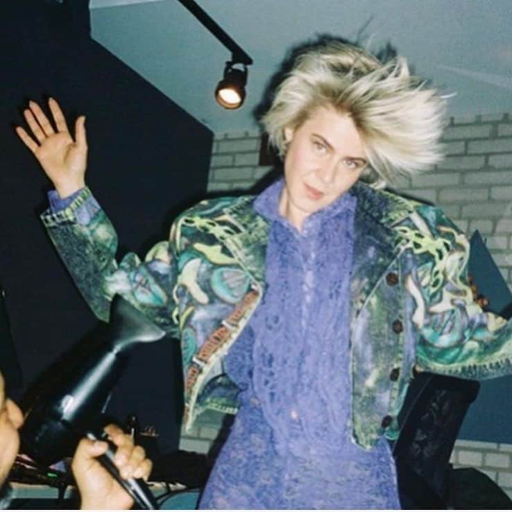 のインスタグラム：「Honey @robynkonichiwa 💜💙 #lvcruise」