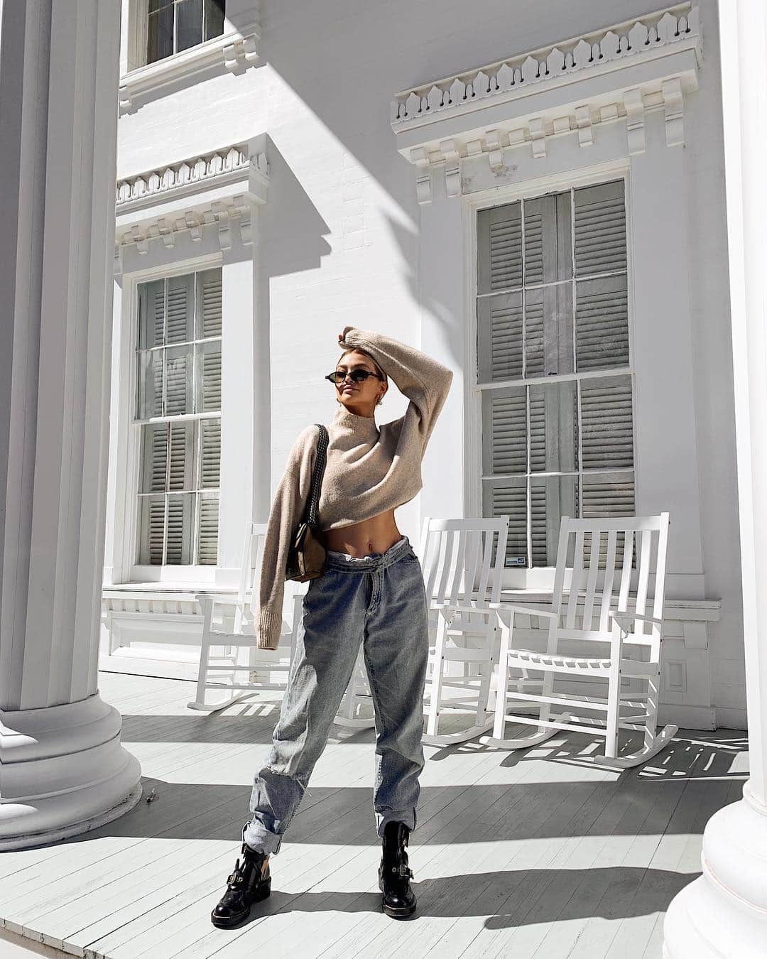 Kelsey Simoneさんのインスタグラム写真 - (Kelsey SimoneInstagram)「Would I even be Kelsey Simone if I didn’t take pictures at this all white house... ( not the actual White House btw )」3月21日 2時57分 - k.els.e.y