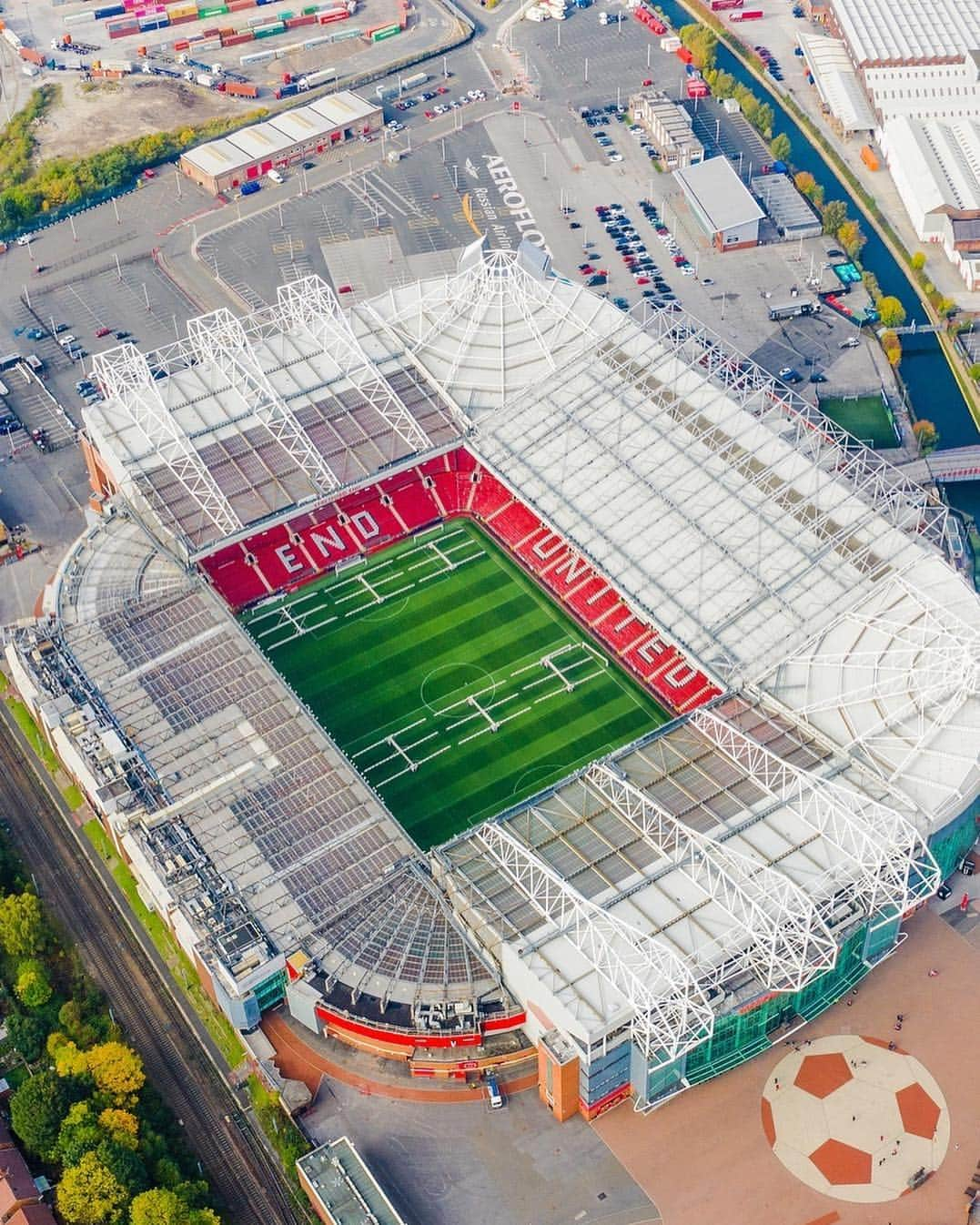 マンチェスター・ユナイテッドさんのインスタグラム写真 - (マンチェスター・ユナイテッドInstagram)「🐦👀 #MUFC #OldTrafford 📸: @OttoCarlin」3月21日 2時58分 - manchesterunited