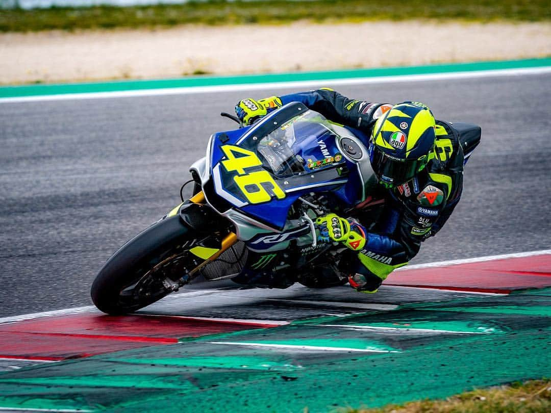 バレンティーノ・ロッシさんのインスタグラム写真 - (バレンティーノ・ロッシInstagram)「Training at @misanoworldcircuit with @vr46ridersacademyofficial 📸 by @gopro」3月21日 3時01分 - valeyellow46