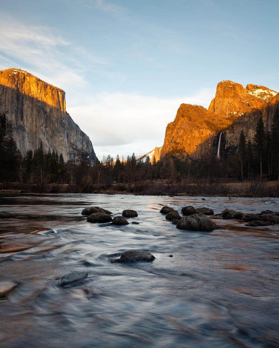 Karan B.のインスタグラム：「@shannonweeeee always shares the salsa during sunset. That’s nice and all but true love is sharing the guac. Yosemite, you always come through. Oh, and here’s some shots from the weekend.」
