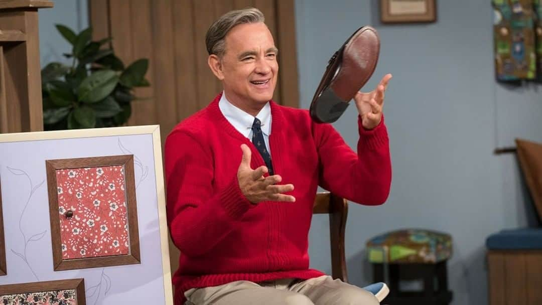 ハリウッド・リポーターさんのインスタグラム写真 - (ハリウッド・リポーターInstagram)「It really is a beautiful day in the neighborhood. To celebrate what would have been Fred Rogers’ 91st birthday, Sony released a new photo of Tom Hanks as the icon in the upcoming biopic ‘A Beautiful Day in the Neighborhood.’ What is your favorite Mister Rogers memory?」3月21日 3時06分 - hollywoodreporter