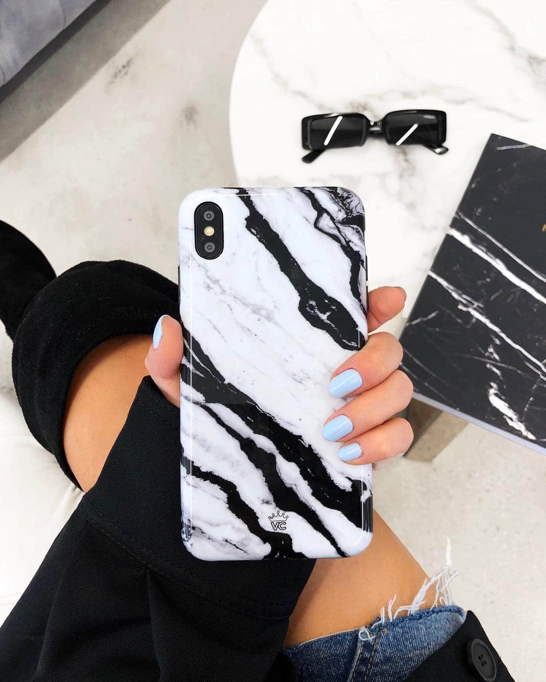VELVETCAVIARさんのインスタグラム写真 - (VELVETCAVIARInstagram)「NEW DROP 🔥 introducing the Panda Marble Case + matching Grip Ring 🐼 our take on a sleek, classic marble with edge. 🖤⚡️ It can be styled with any outfit, looks like cookies n' cream 😋, and of course protective too. Available for iPhone and Samsung devices. BONUS: Order today and get the matching grip ring for FREE! Just use the code “panda” at checkout, today only! Get yours: @velvetcaviar. #velvetcaviar #marble」3月21日 3時09分 - velvetcaviar