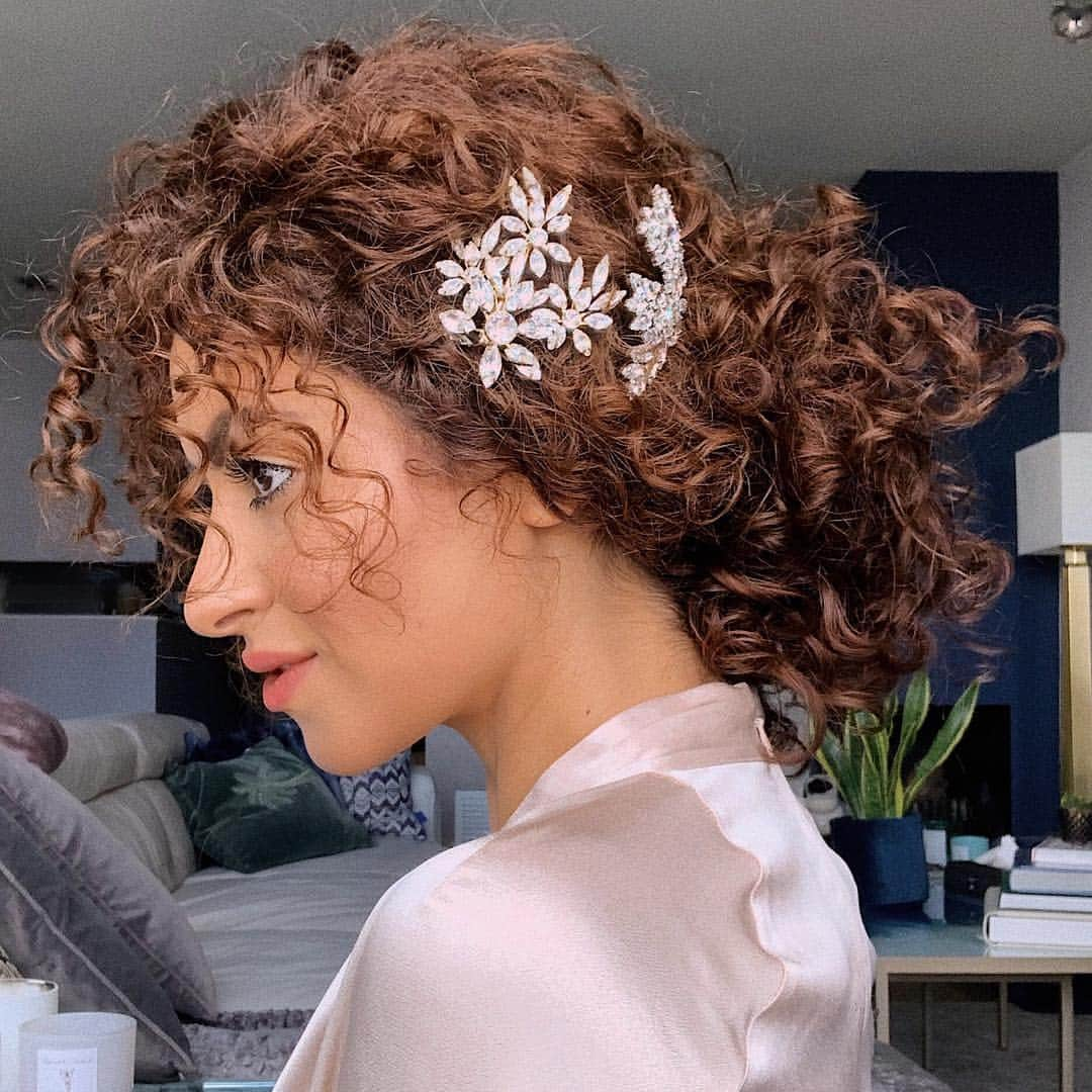 Sarah Angiusさんのインスタグラム写真 - (Sarah AngiusInstagram)「Yesterday✨ شفتو تسريحة البارحه؟  #curlyhair #weddingvibes #romantic #sarahangius」3月21日 3時14分 - sarahangius