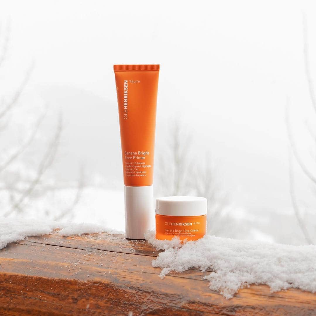 のインスタグラム：「Hi, hydration 👋🏽👋🏻👋🏾 Even at high altitudes (we’re talking 7,000 feet at this #glowcamp), Banana Bright Face Primer and Eye Crème both give your skin the moisture it craves. Have you tried these two together for hydrated skin?」