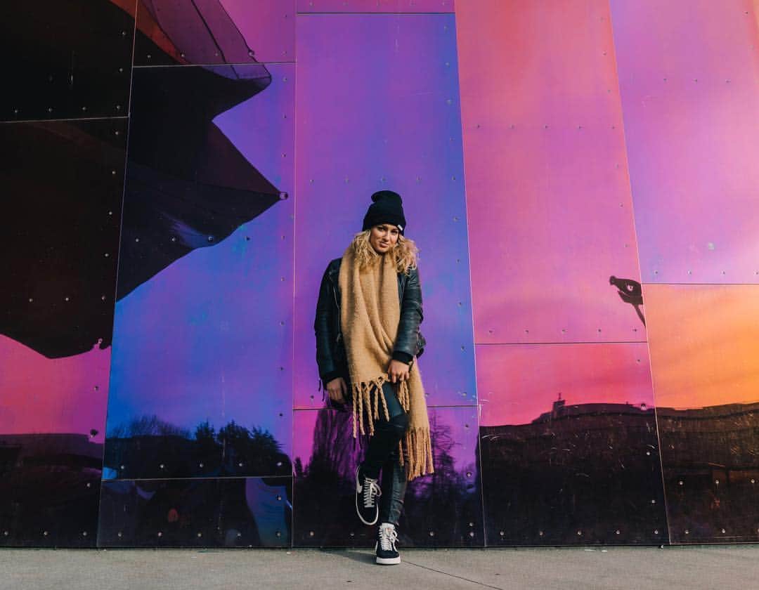 トーライ・ケリーのインスタグラム：「💜💗🧡」