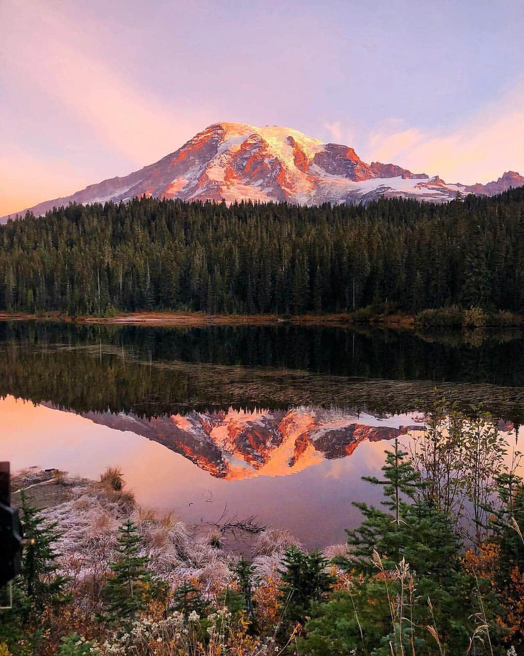 NikonUSAさんのインスタグラム写真 - (NikonUSAInstagram)「With the D850 and AF-S NIKKOR 16-35mm f/4G ED VR, #Nikon photographer @jordanbanksphoto captured the stately Mount Rainier and its vibrant reflection during sunset. Add #NikonNoFilter to your best #reflection photos for a chance to be featured on our page! #Sunset #MtRainier #Landscape #LandscapePhotography #D850 #NikonD850」3月21日 3時29分 - nikonusa