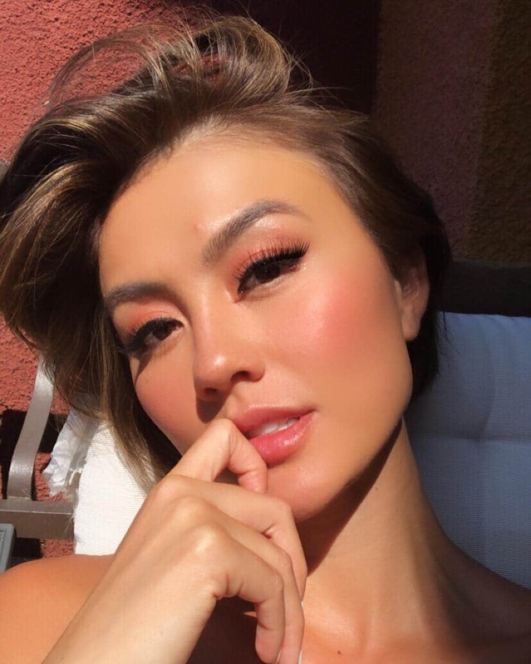 アグネス・モニカさんのインスタグラム写真 - (アグネス・モニカInstagram)「Pimple or no pimple. 😁😁😁🤪 #selflove 🤦🏻‍♀️ #ofcourseitgottabeontheforehead #AGNEZMO」3月21日 3時26分 - agnezmo